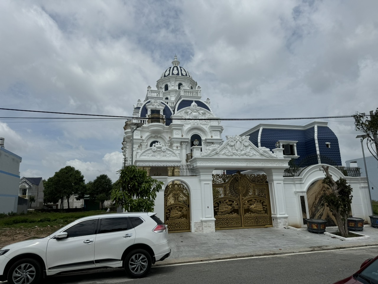 Thi công biệt thự 3 tầng cổ điển Pháp tại Bình Dương 9 z5659552043349 5b09b88b70595b194f4aa8d0aefffd6d thi công biệt thự 3 tầng cổ điển pháp